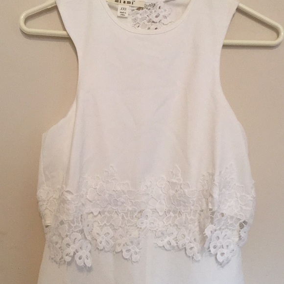 romper with lace details. Slight open back - Picture 3 of 7
